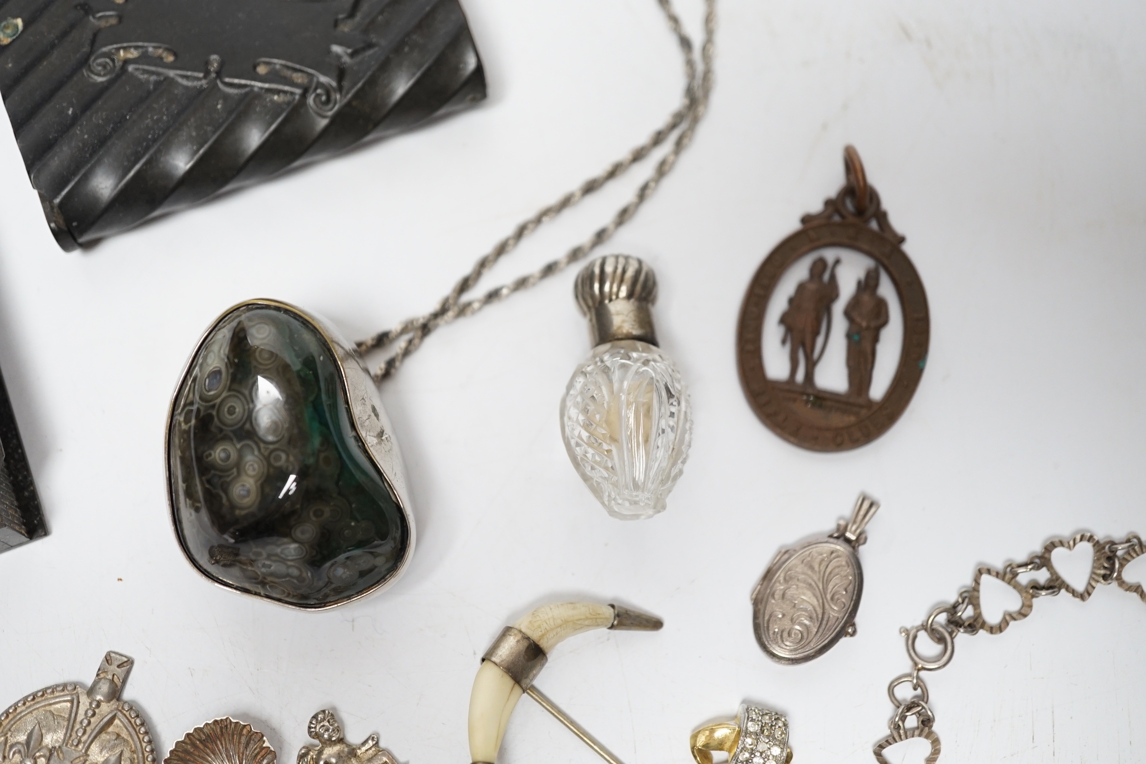 Assorted curios including phenolic vesta cases, silver condiment spoon, ARP badge, etc.